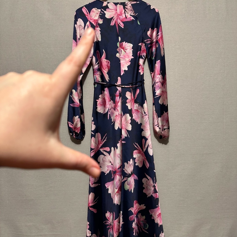*SAMPLE* Monique Lhuillier Floral Long Sleeve Gown - size 4 - Picture 8 of 10